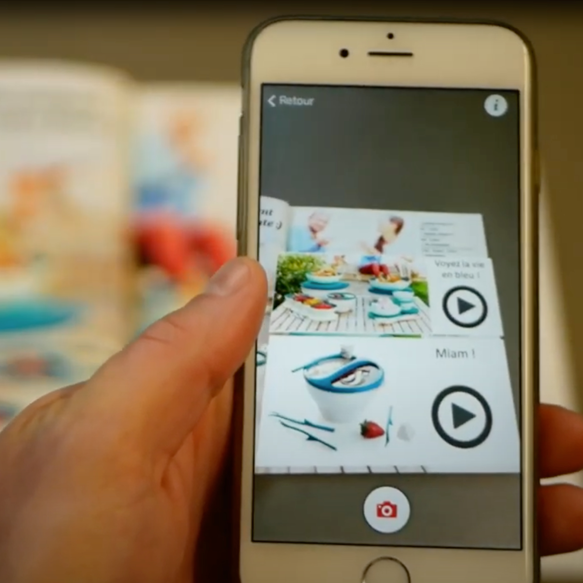 écran de smartphone avec des augmentations sur SnapPress ARGOplay du catalogue imprimé Tupperwea